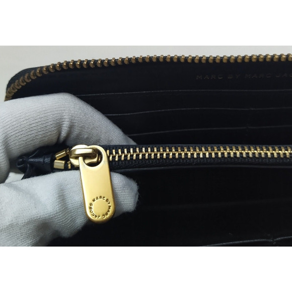 Marc By Marc Jacobs Black Leather Zip Around Credit Card Wallet - Picture 10 of 15